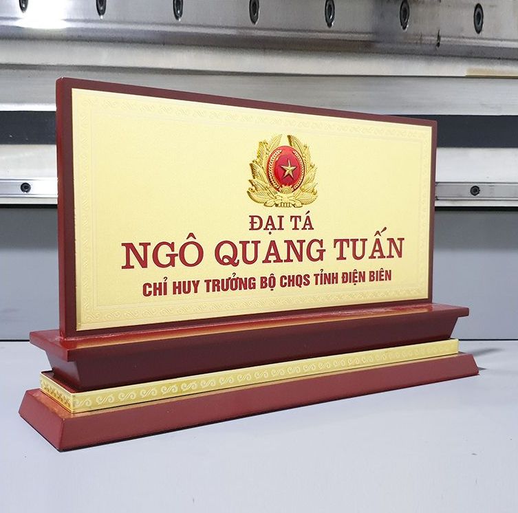 Biển Chức Danh Gỗ Đồng Tam Cấp