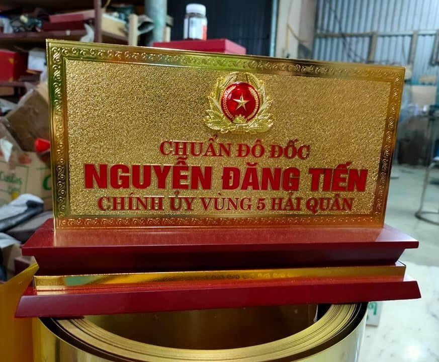 Biển Chức Danh Gỗ Đồng Tam Cấp