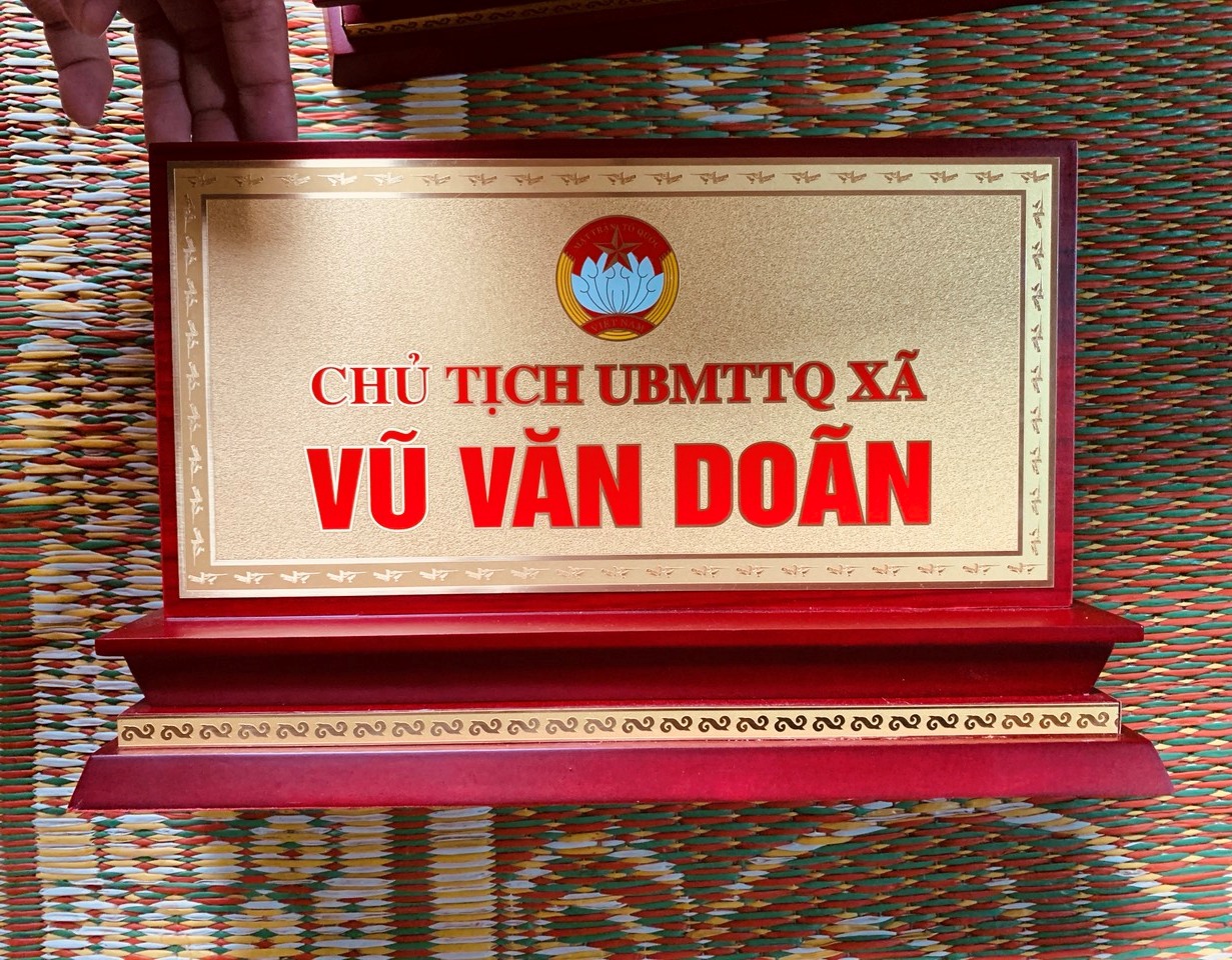 Biển Chức Danh Gỗ Đồng Tam Cấp