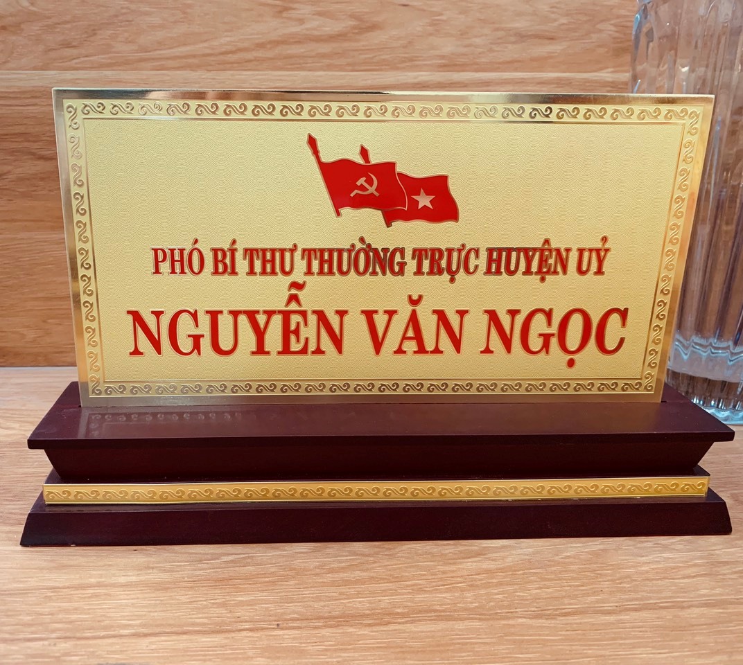 Biển Chức Danh Gỗ Đồng Tam Cấp